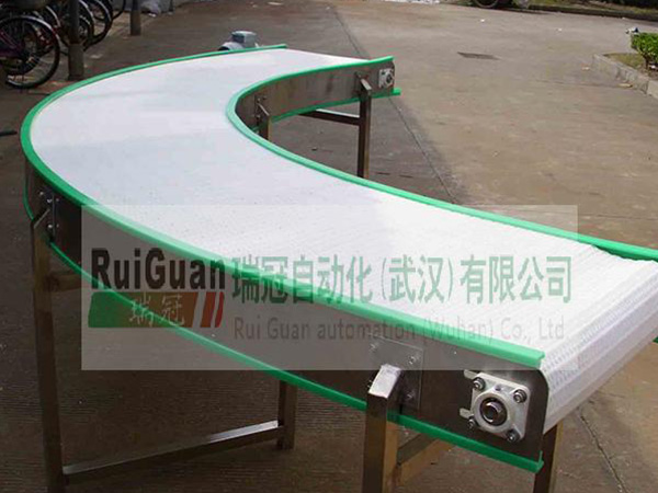 食品(pin)專用(yong)轉彎輸送設備(bei)